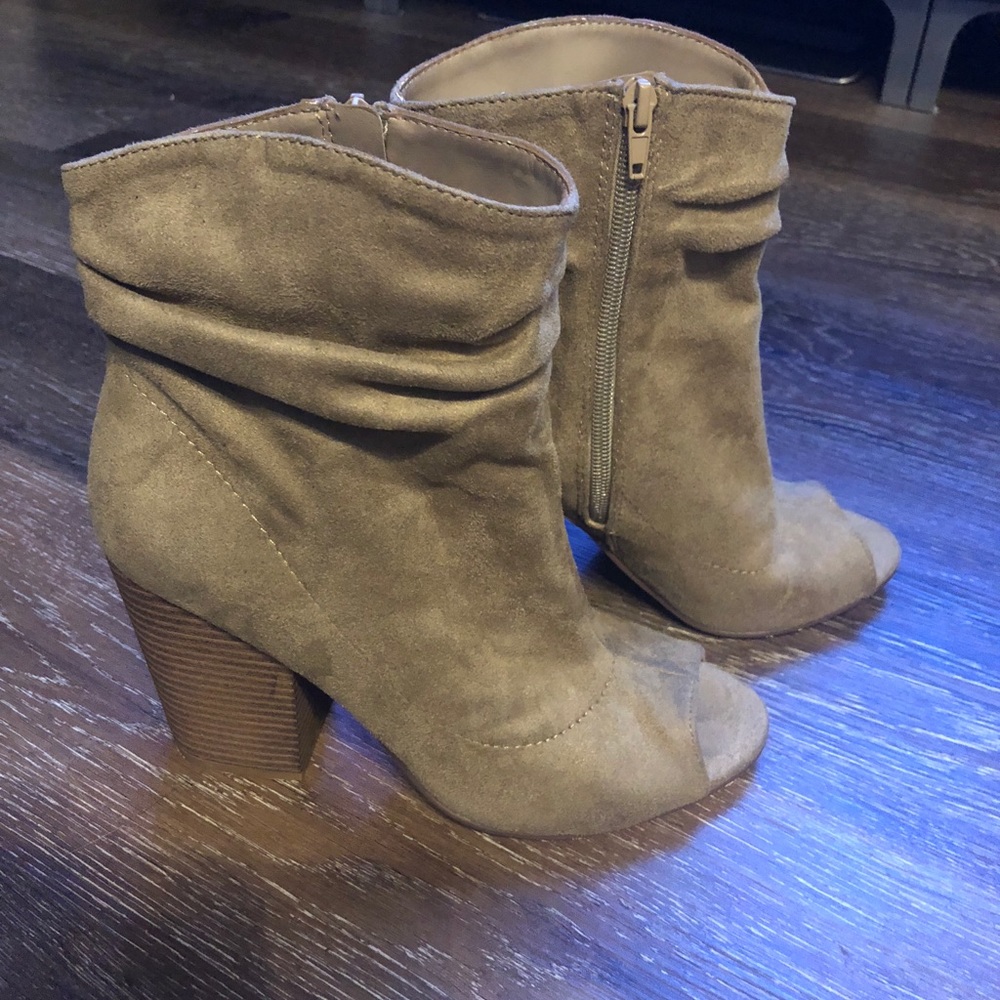 Indigo Rd. Women's Ispark Ankle Bootie - Taupe